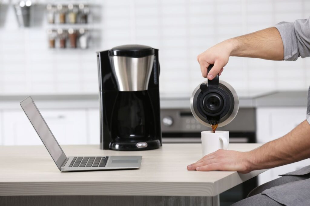 Kavos paruošimo būdai: lašelinis kavos aparatas