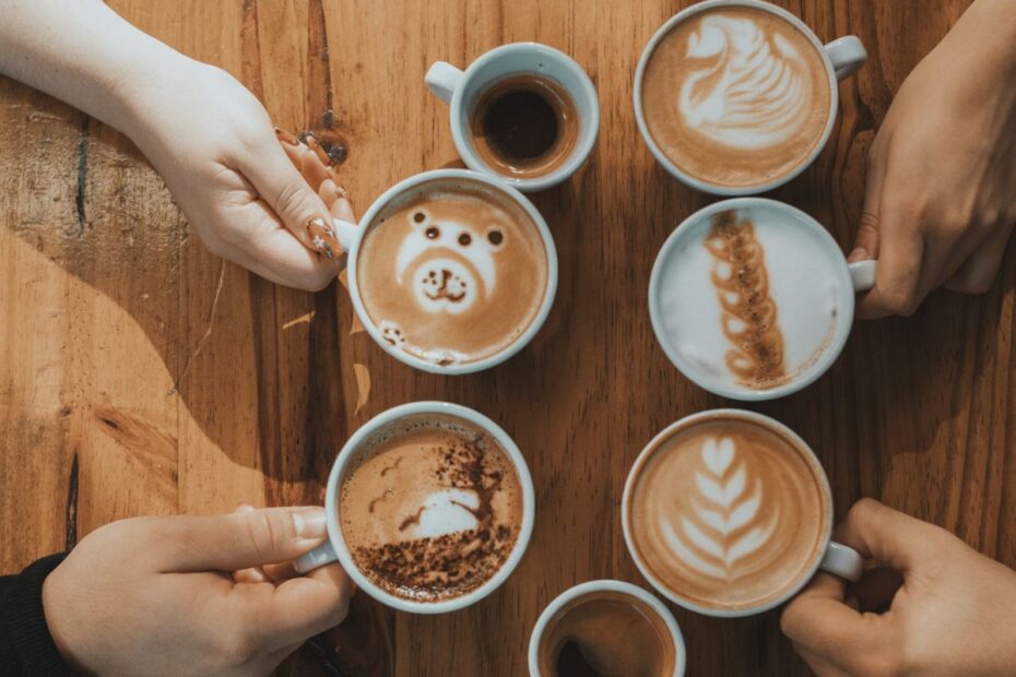 Latte art – kad kava būtų ne tik skani, bet ir graži. Kokios šio meno ištakos ir kaip tai išbandyti savo rankomis?