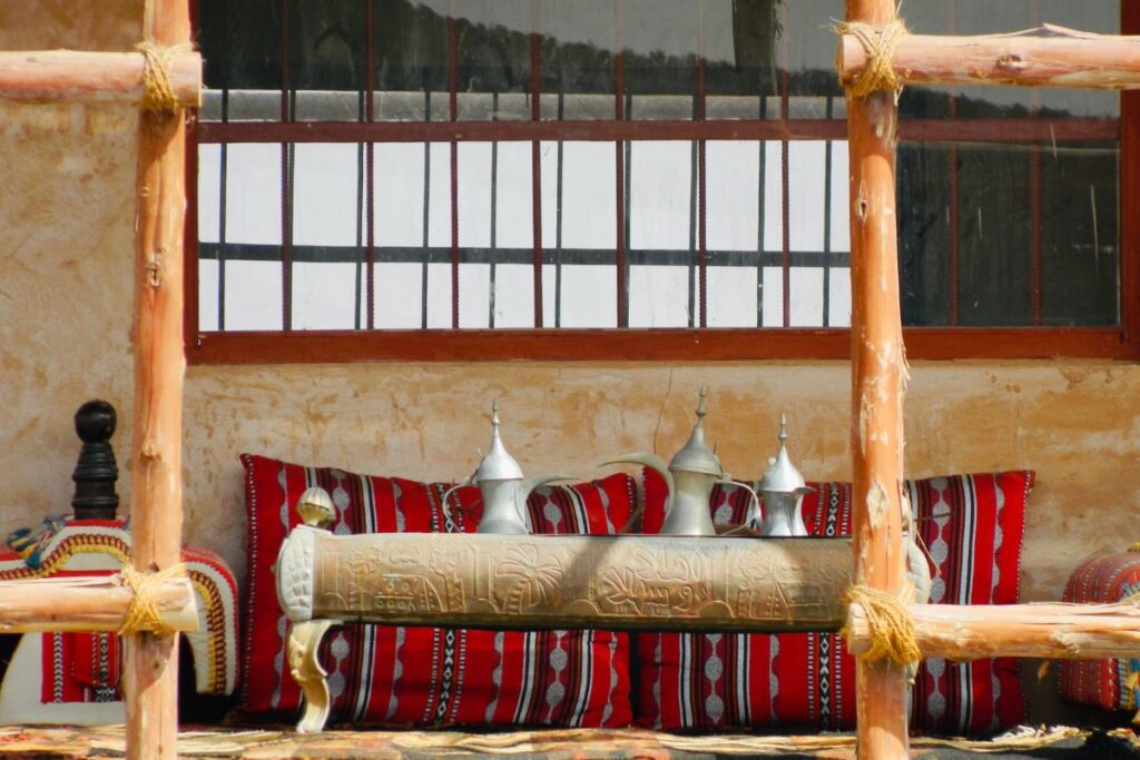 Arabiška kava – duoklė pagarbai, tradicijoms ir bendravimui. Kas ją daro ypatinga? Majlis